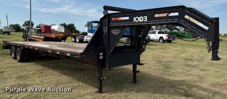 image for item DZ8821 2012 Lamar Trailers GN20K equipment trailer