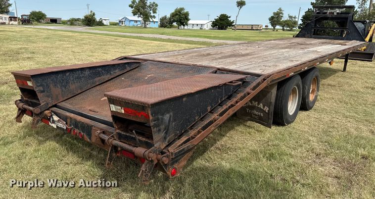 image for item DZ8821 2012 Lamar Trailers GN20K equipment trailer