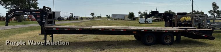 image for item DZ8821 2012 Lamar Trailers GN20K equipment trailer