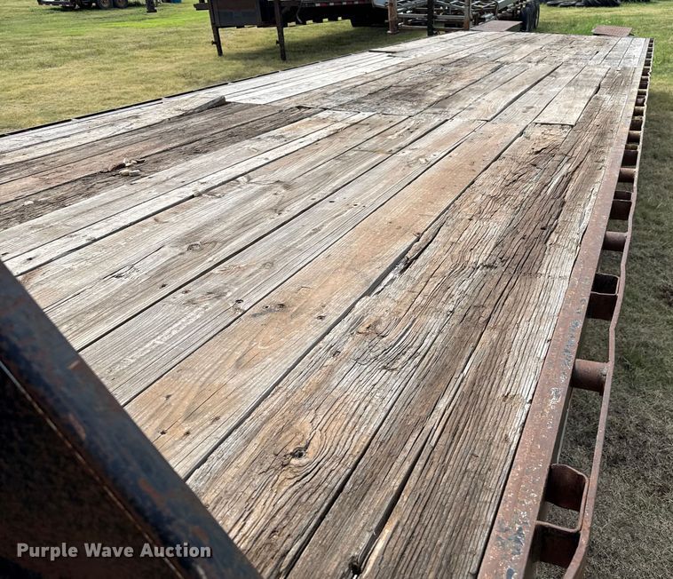 image for item DZ8821 2012 Lamar Trailers GN20K equipment trailer