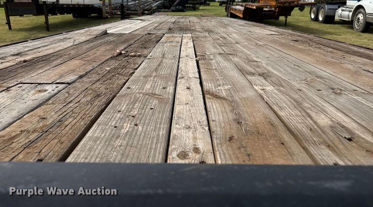 image for item DZ8821 2012 Lamar Trailers GN20K equipment trailer