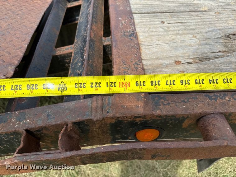 image for item DZ8821 2012 Lamar Trailers GN20K equipment trailer