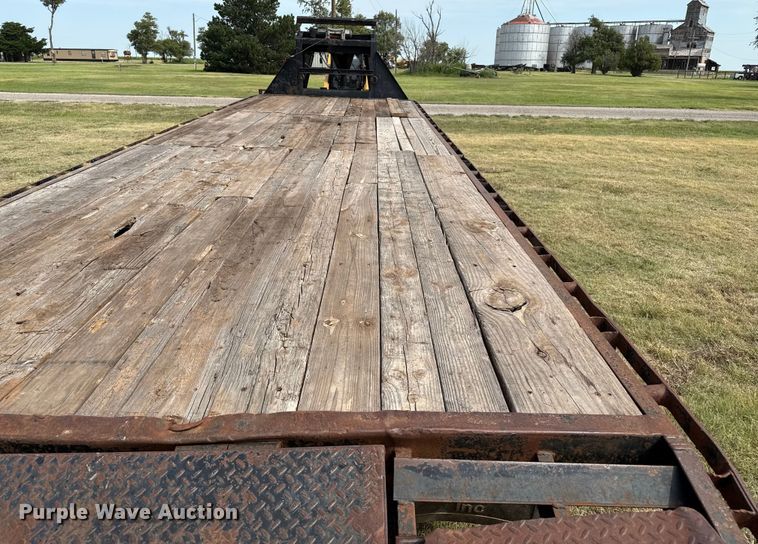 image for item DZ8821 2012 Lamar Trailers GN20K equipment trailer