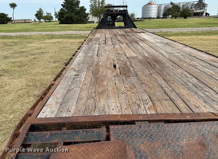 image for item DZ8821 2012 Lamar Trailers GN20K equipment trailer