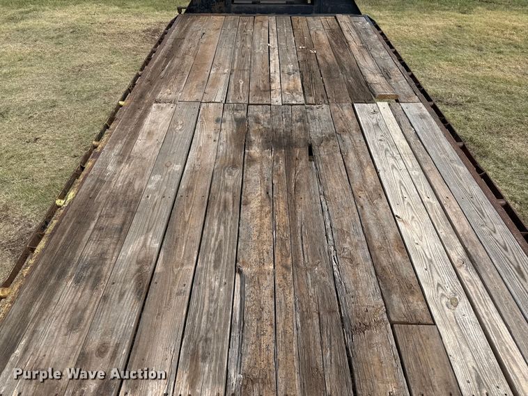 image for item DZ8821 2012 Lamar Trailers GN20K equipment trailer