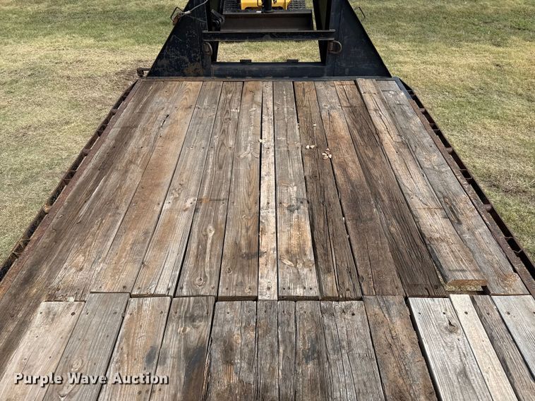 image for item DZ8821 2012 Lamar Trailers GN20K equipment trailer