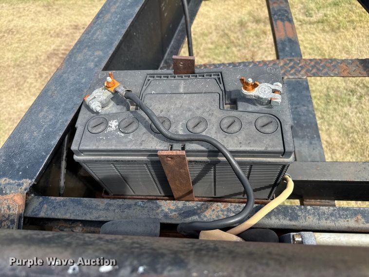 image for item DZ8821 2012 Lamar Trailers GN20K equipment trailer