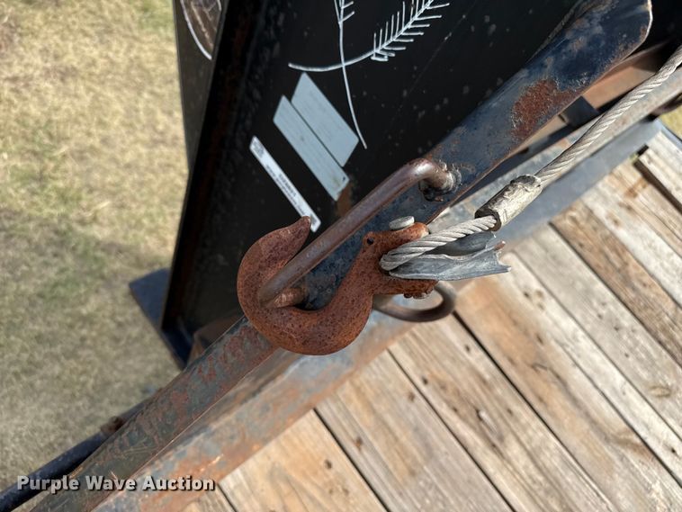 image for item DZ8821 2012 Lamar Trailers GN20K equipment trailer