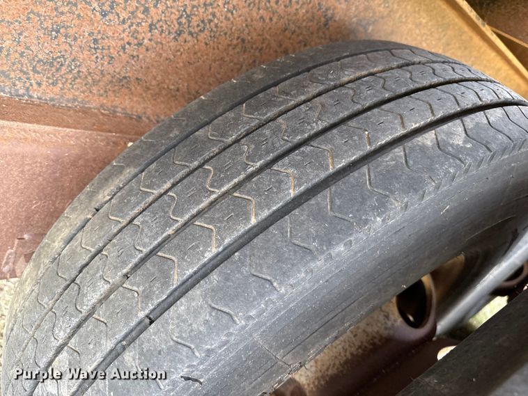 image for item DZ8821 2012 Lamar Trailers GN20K equipment trailer