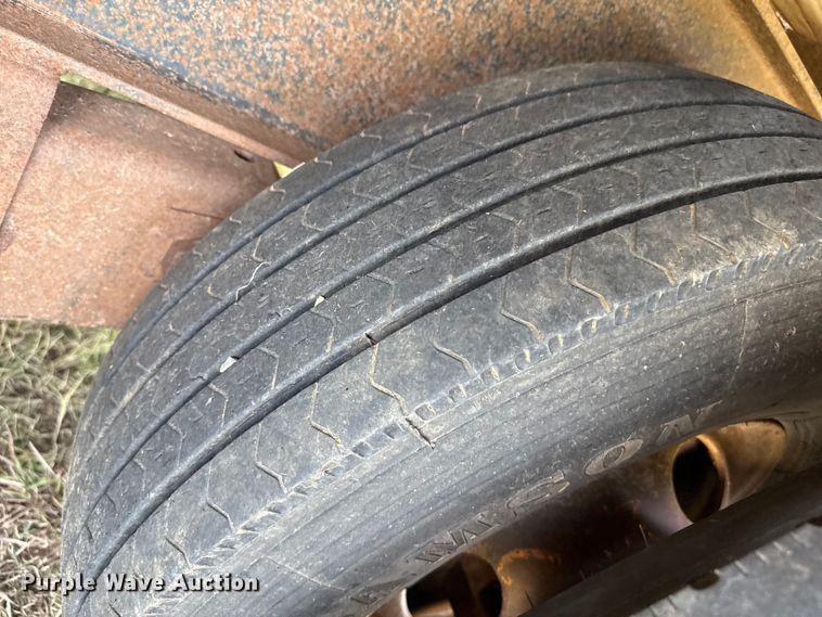 image for item DZ8821 2012 Lamar Trailers GN20K equipment trailer