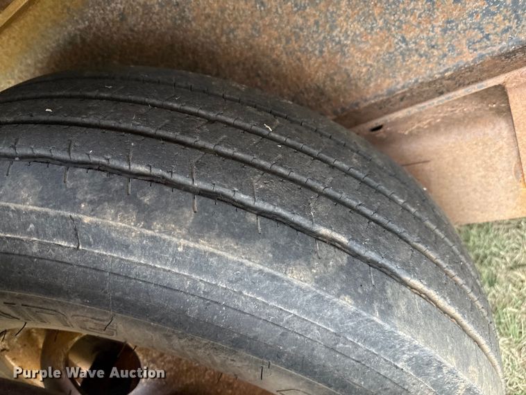 image for item DZ8821 2012 Lamar Trailers GN20K equipment trailer