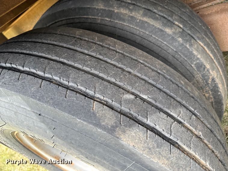 image for item DZ8821 2012 Lamar Trailers GN20K equipment trailer