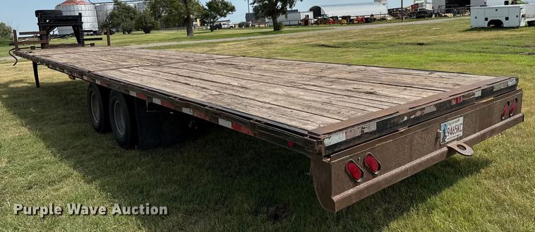 image for item DZ8827 2006 DJTL Flatbed trailer