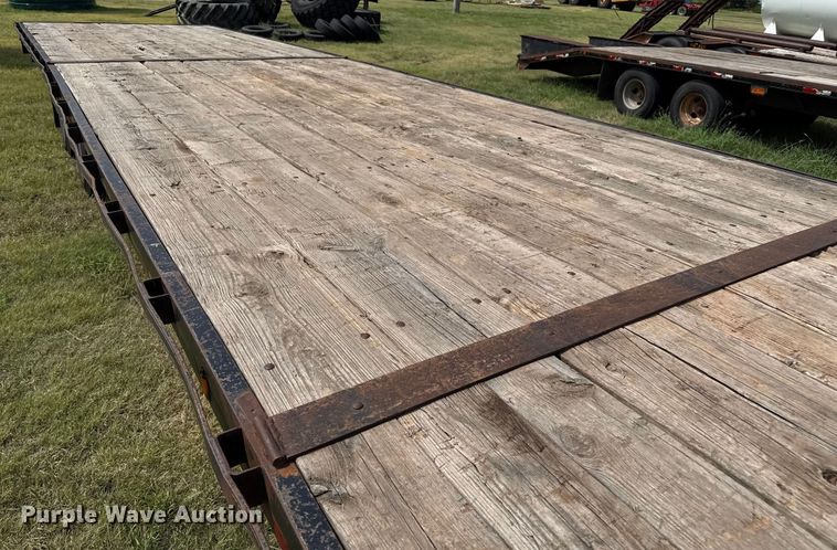 image for item DZ8827 2006 DJTL Flatbed trailer