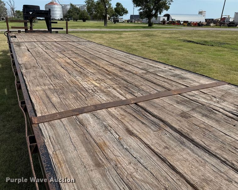 image for item DZ8827 2006 DJTL Flatbed trailer