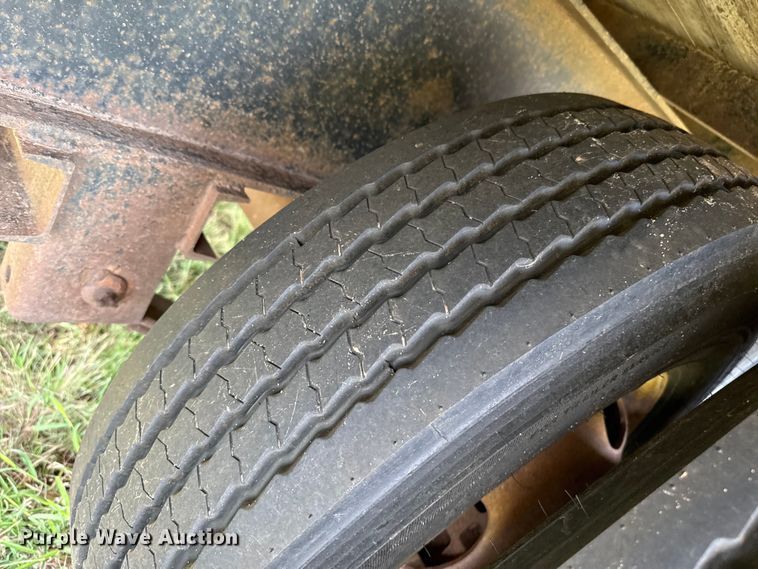 image for item DZ8827 2006 DJTL Flatbed trailer