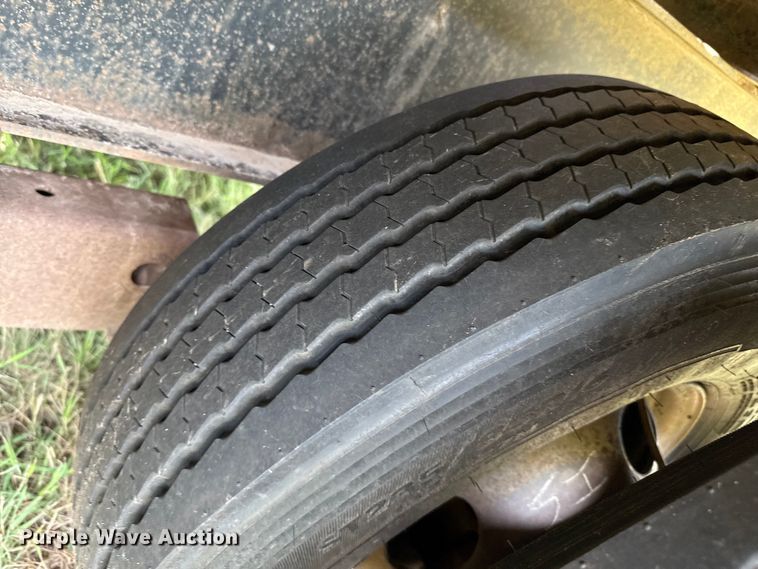 image for item DZ8827 2006 DJTL Flatbed trailer