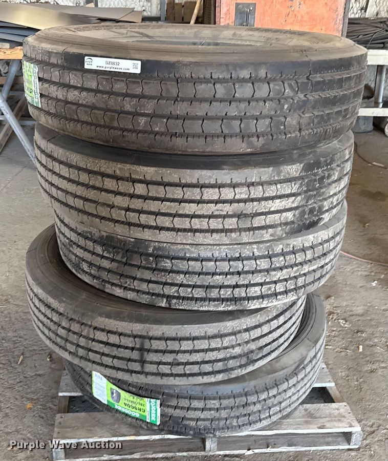 image for item DZ8832 (5) Goodride 285/75R24.5 tires