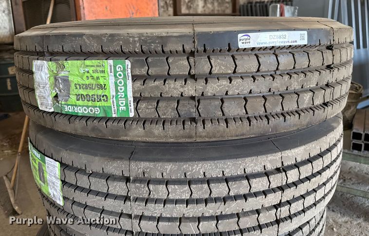 image for item DZ8832 (5) Goodride 285/75R24.5 tires