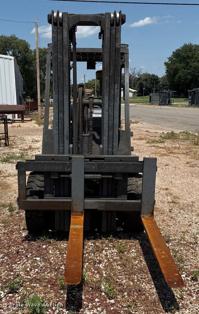 image for item DZ8834 Yale forklift