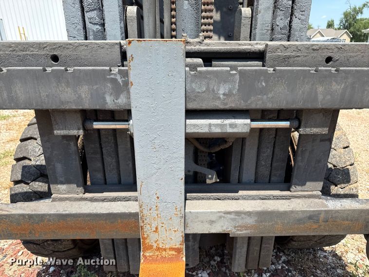 image for item DZ8834 Yale forklift