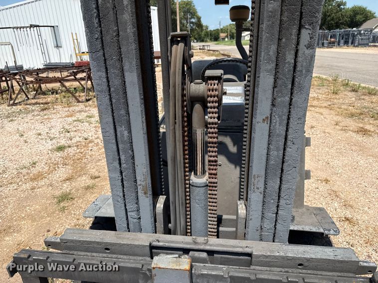 image for item DZ8834 Yale forklift