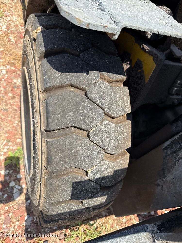 image for item DZ8834 Yale forklift