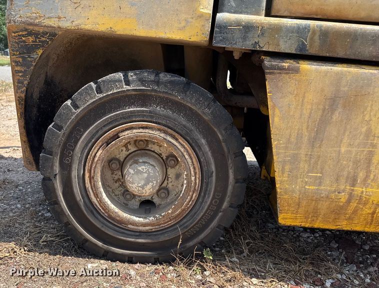 image for item DZ8834 Yale forklift