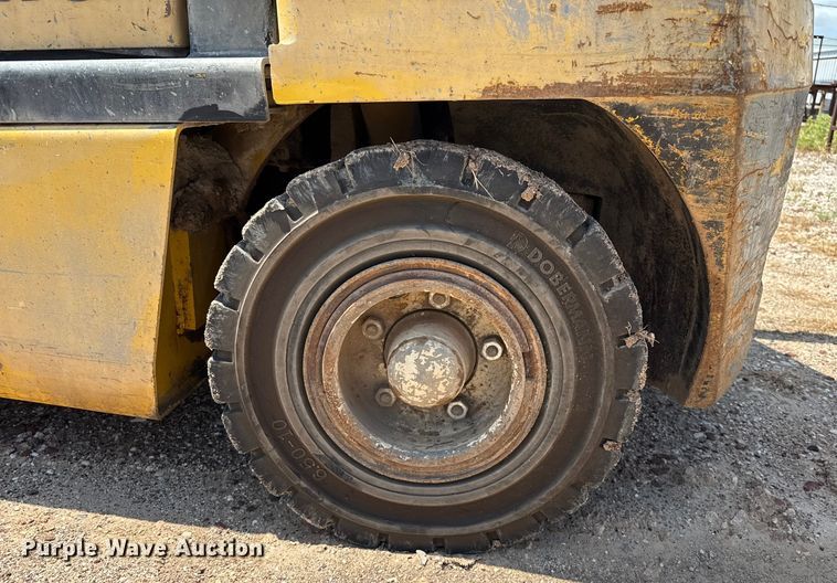 image for item DZ8834 Yale forklift