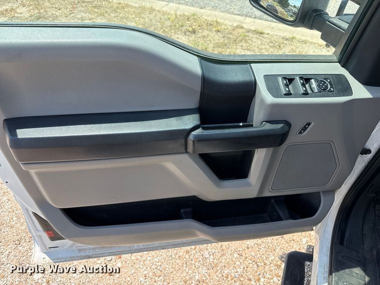 image for item DZ8836 2018 Ford F250 SuperCab pickup truck