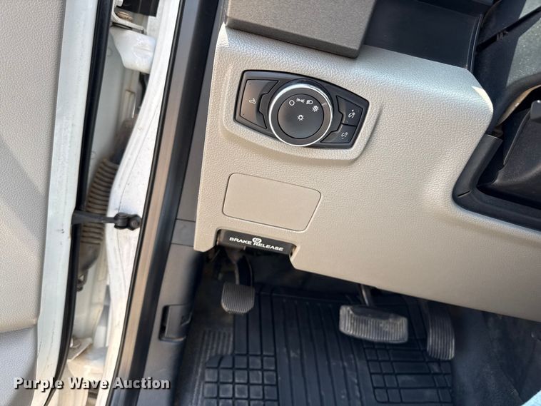 image for item DZ8836 2018 Ford F250 SuperCab pickup truck