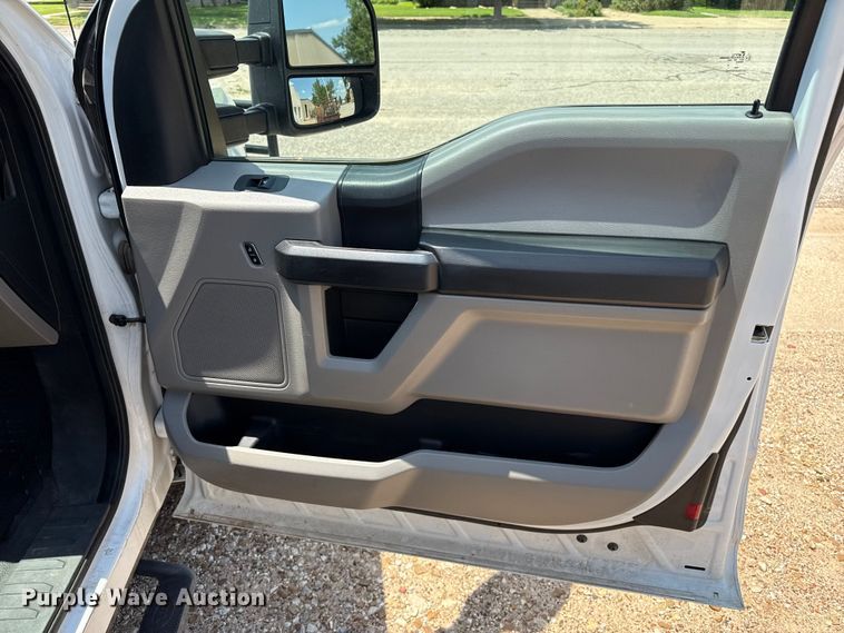 image for item DZ8836 2018 Ford F250 SuperCab pickup truck