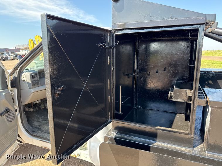 image for item DZ8879 1999 Ford F450 Super Duty winch truck