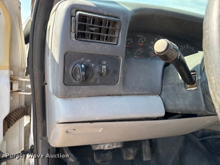 image for item DZ8879 1999 Ford F450 Super Duty winch truck