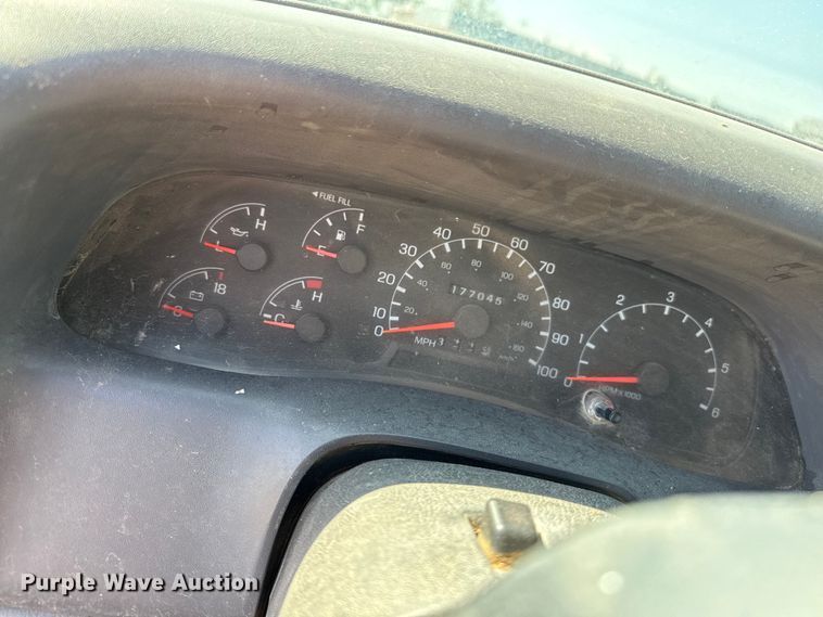 image for item DZ8879 1999 Ford F450 Super Duty winch truck