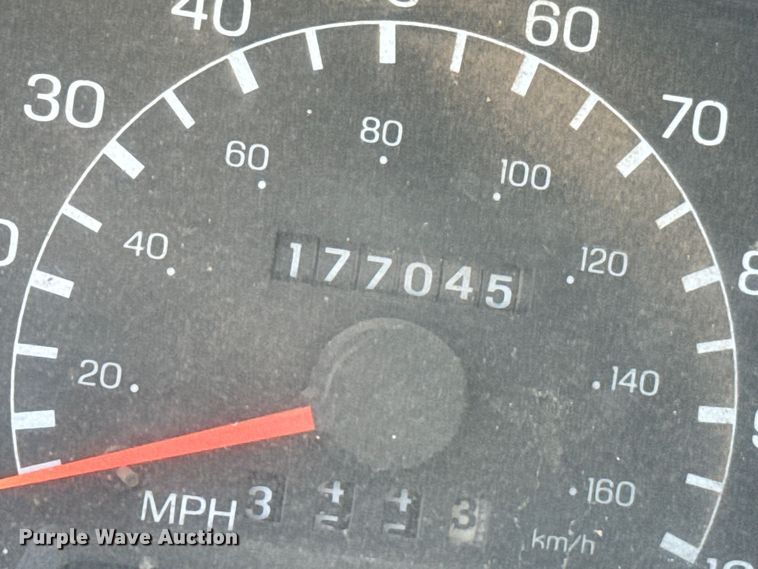 image for item DZ8879 1999 Ford F450 Super Duty winch truck