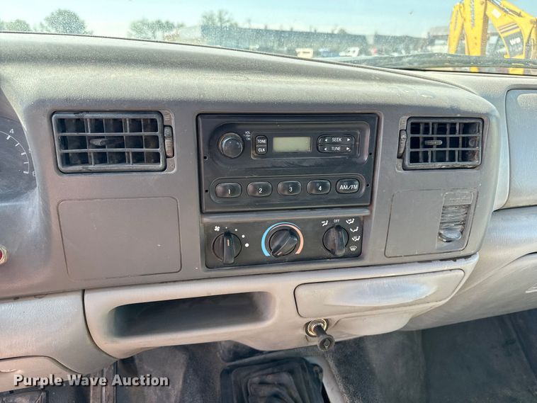 image for item DZ8879 1999 Ford F450 Super Duty winch truck