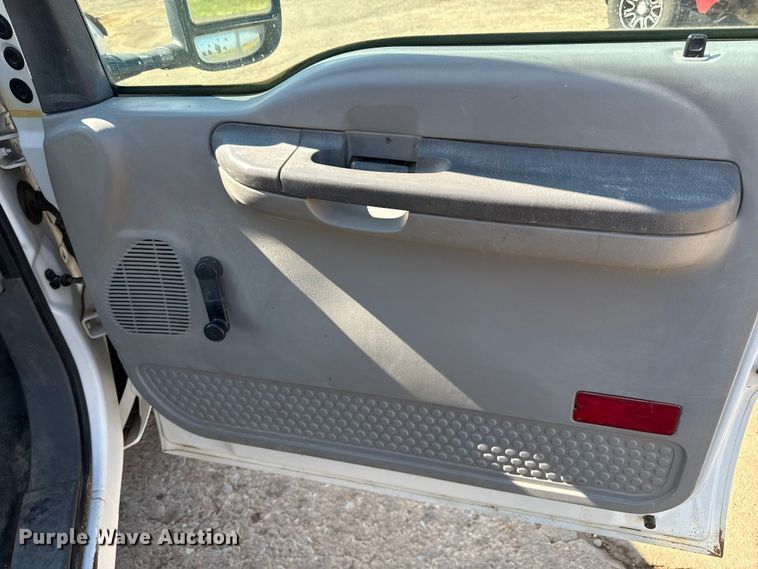 image for item DZ8879 1999 Ford F450 Super Duty winch truck