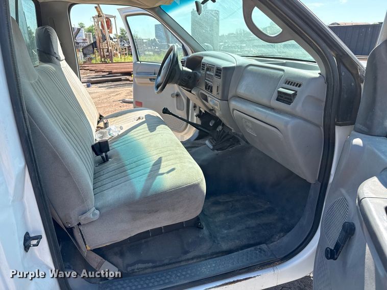 image for item DZ8879 1999 Ford F450 Super Duty winch truck