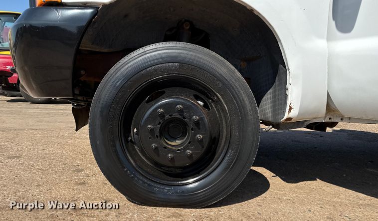 image for item DZ8879 1999 Ford F450 Super Duty winch truck