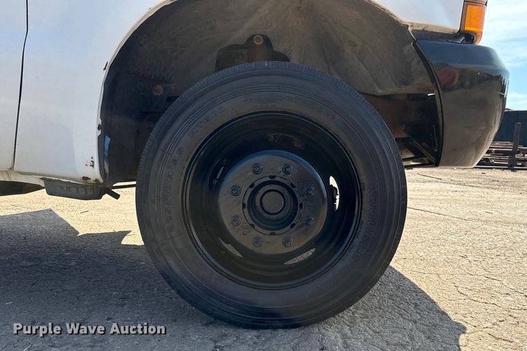 image for item DZ8879 1999 Ford F450 Super Duty winch truck