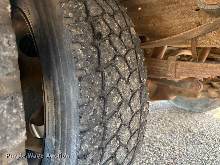 image for item DZ8879 1999 Ford F450 Super Duty winch truck