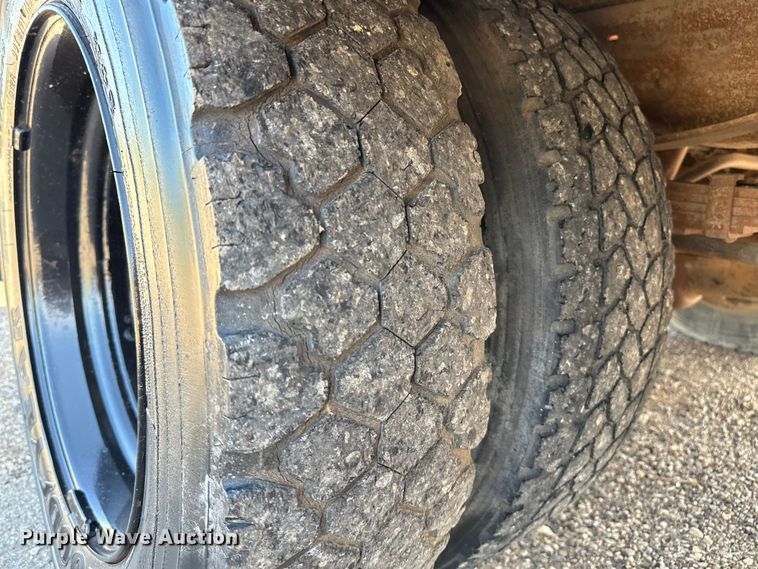 image for item DZ8879 1999 Ford F450 Super Duty winch truck