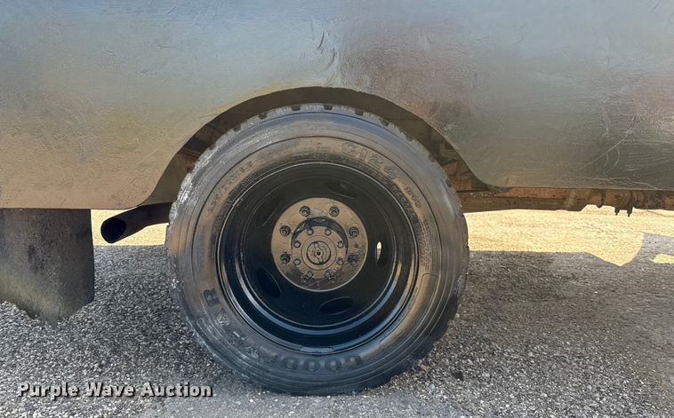 image for item DZ8879 1999 Ford F450 Super Duty winch truck