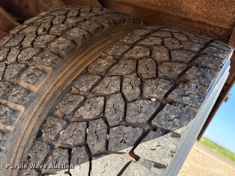 image for item DZ8879 1999 Ford F450 Super Duty winch truck