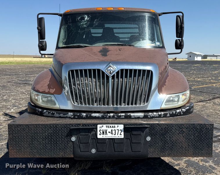 image for item DZ8913 2007 International 4300 flatbed truck