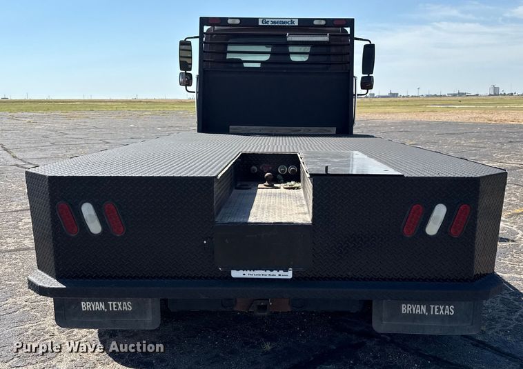 image for item DZ8913 2007 International 4300 flatbed truck