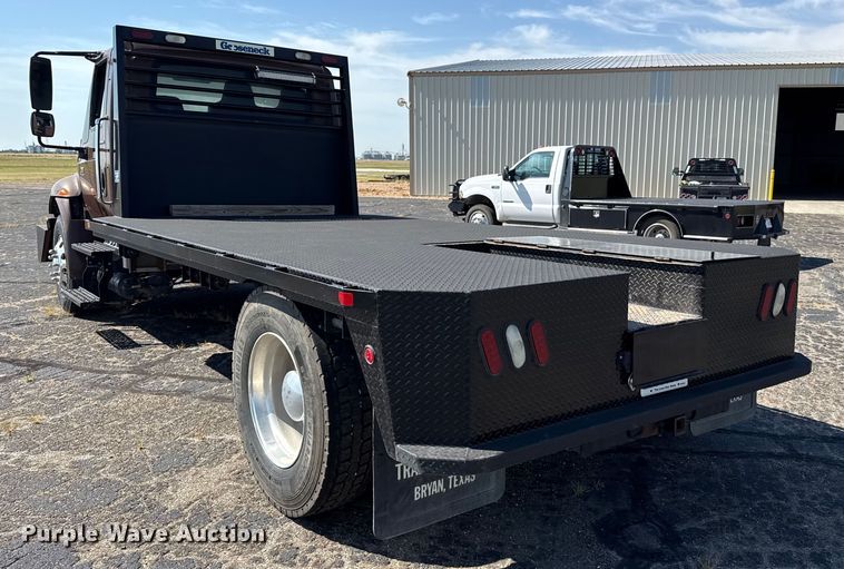 image for item DZ8913 2007 International 4300 flatbed truck