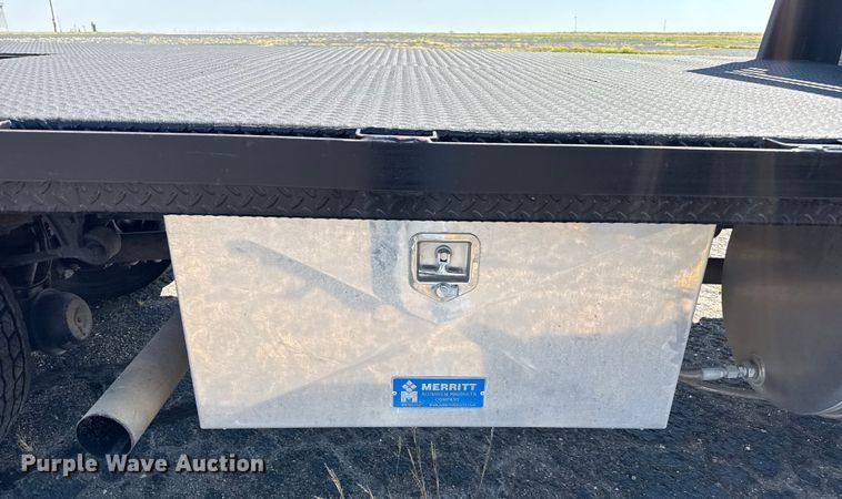 image for item DZ8913 2007 International 4300 flatbed truck