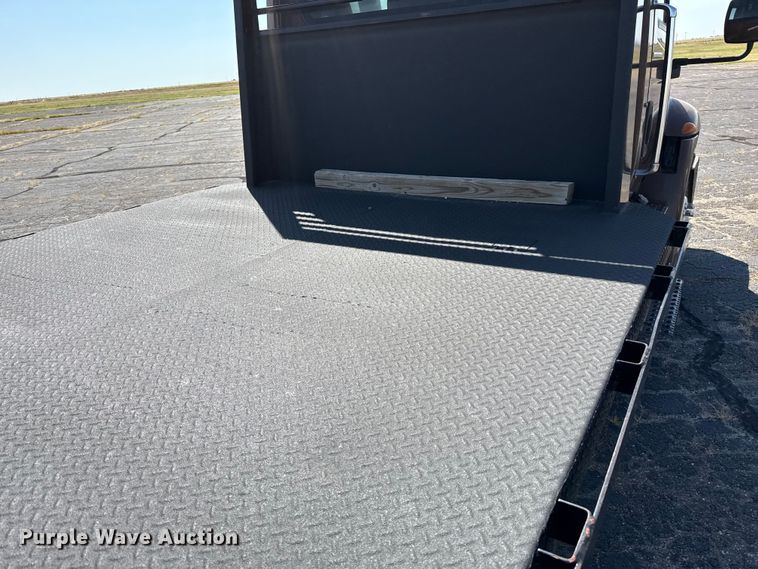 image for item DZ8913 2007 International 4300 flatbed truck